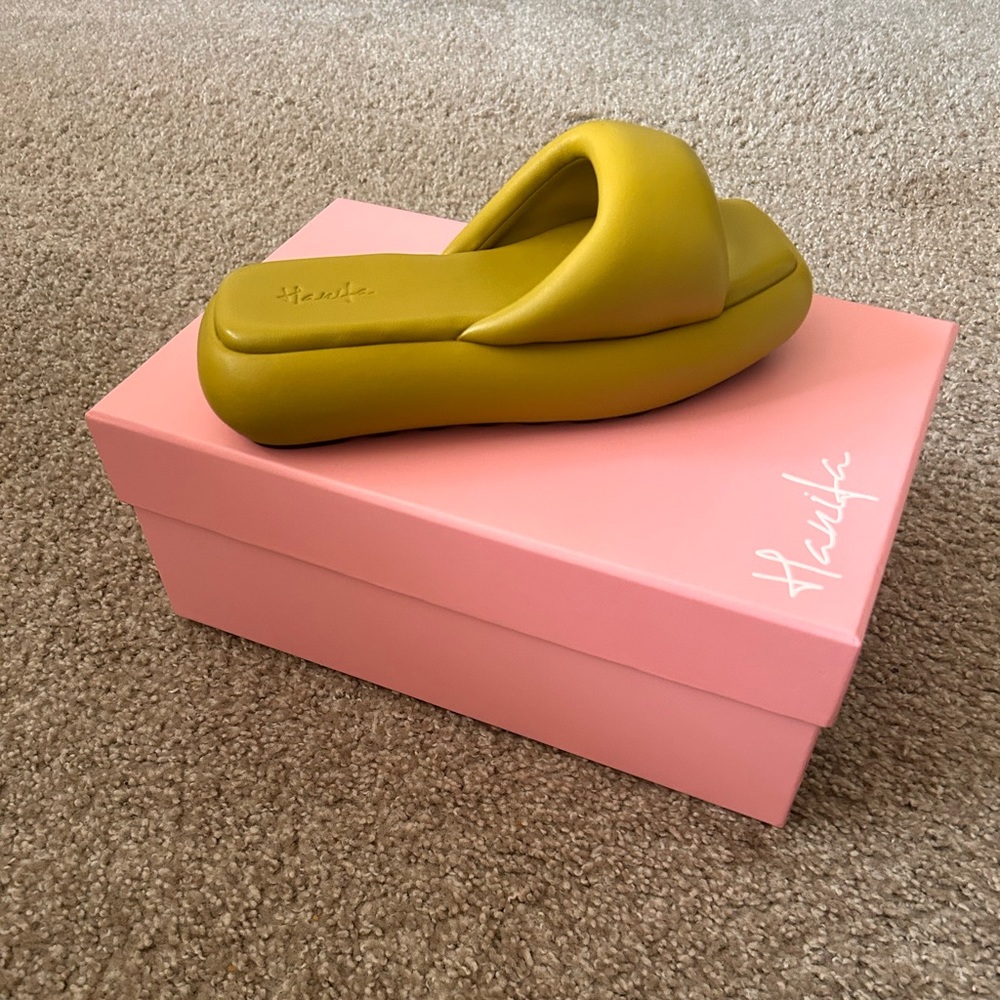 HANIFA LAMB LEATHER SANDAL, SIZE 7